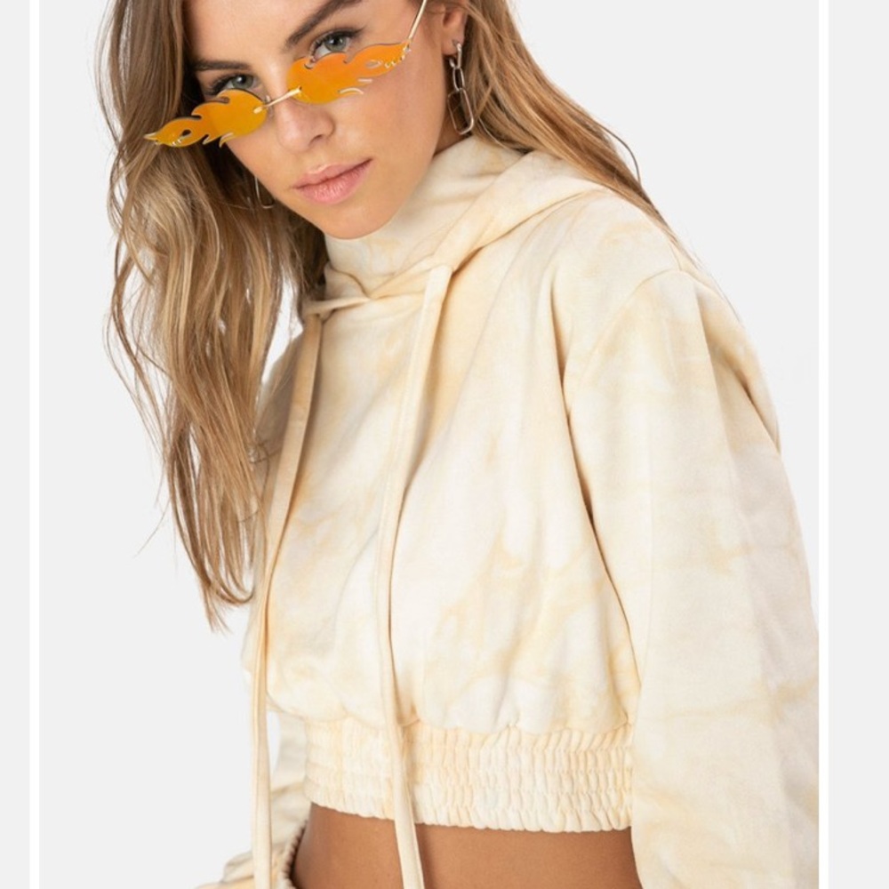 Adika set: cropped sweatshirt and sweatpants set